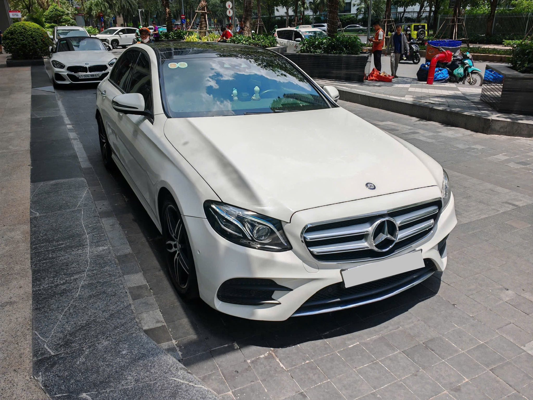 Hình ảnh xe MERCEDES-BENZ E-CLASS 300 AMG 2016 - 60.000KM