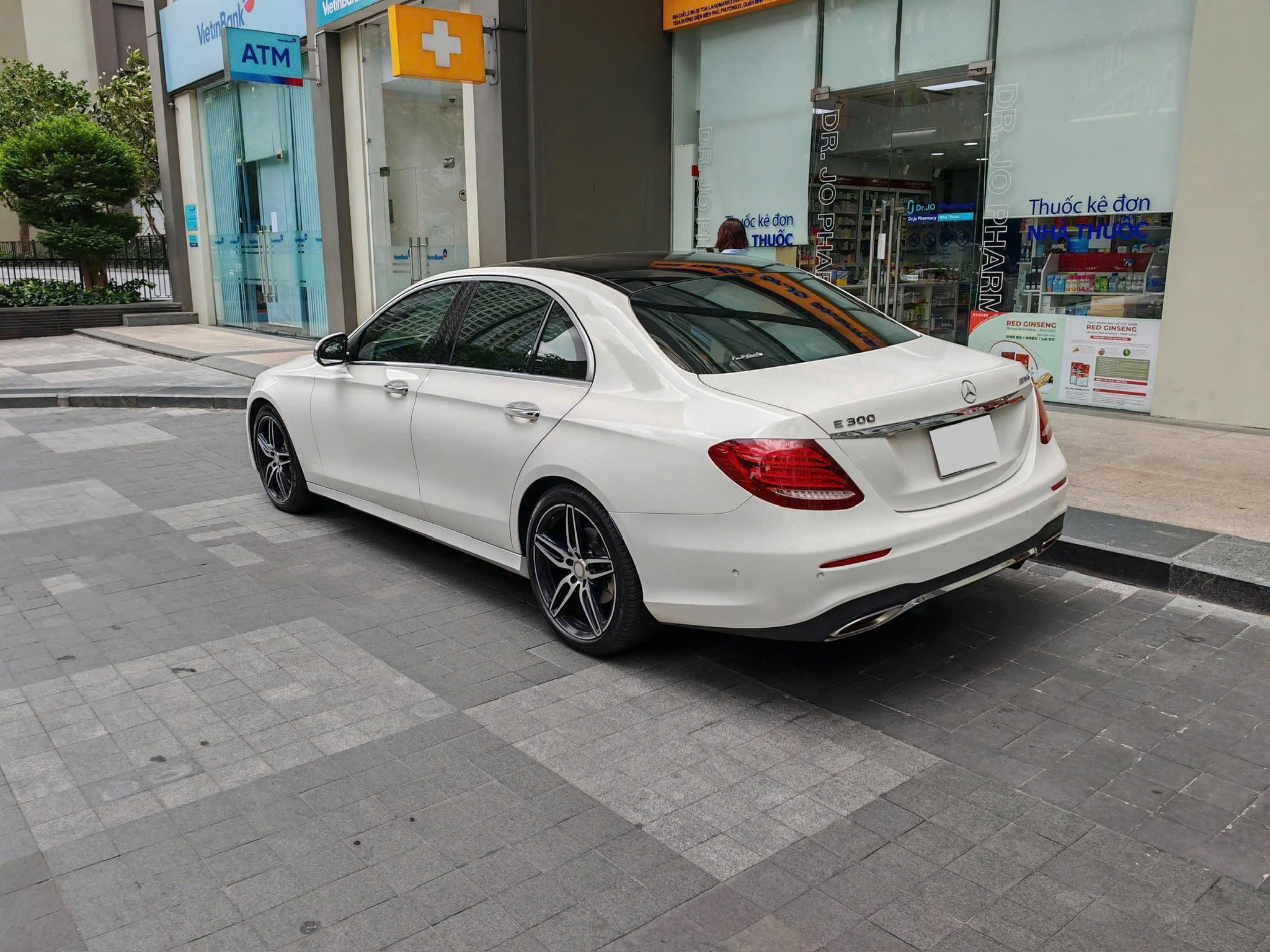 Hình ảnh xe MERCEDES-BENZ E-CLASS 300 AMG 2016 - 60.000KM