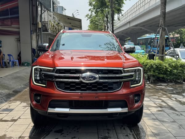 Hình ảnh xe Ford Everest Titanium 2.0L 4x2 AT 2022