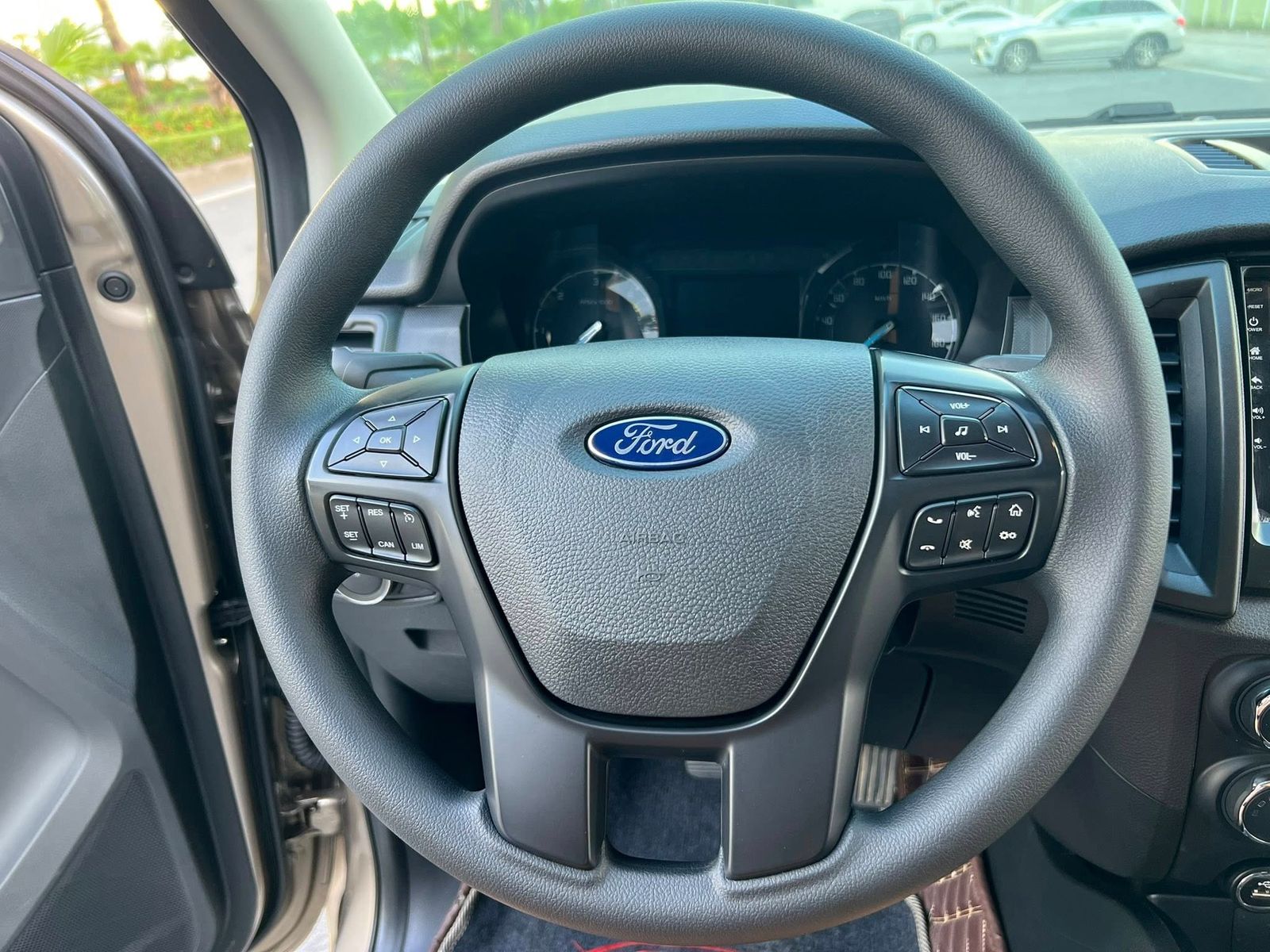 Hình ảnh xe FORD RANGER XLS 2.2L 4X2 AT 2020 - 45.000KM