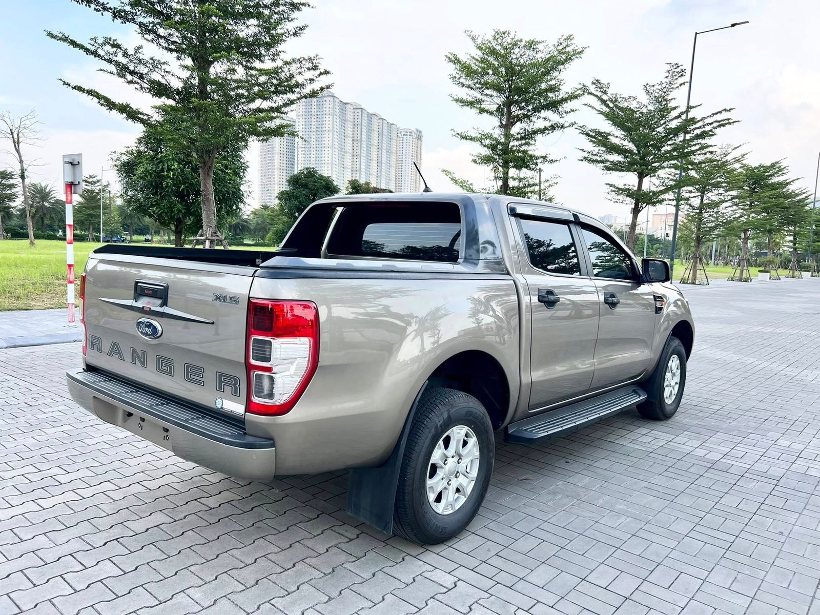 Hình ảnh xe FORD RANGER XLS 2.2L 4X2 AT 2020 - 45.000KM