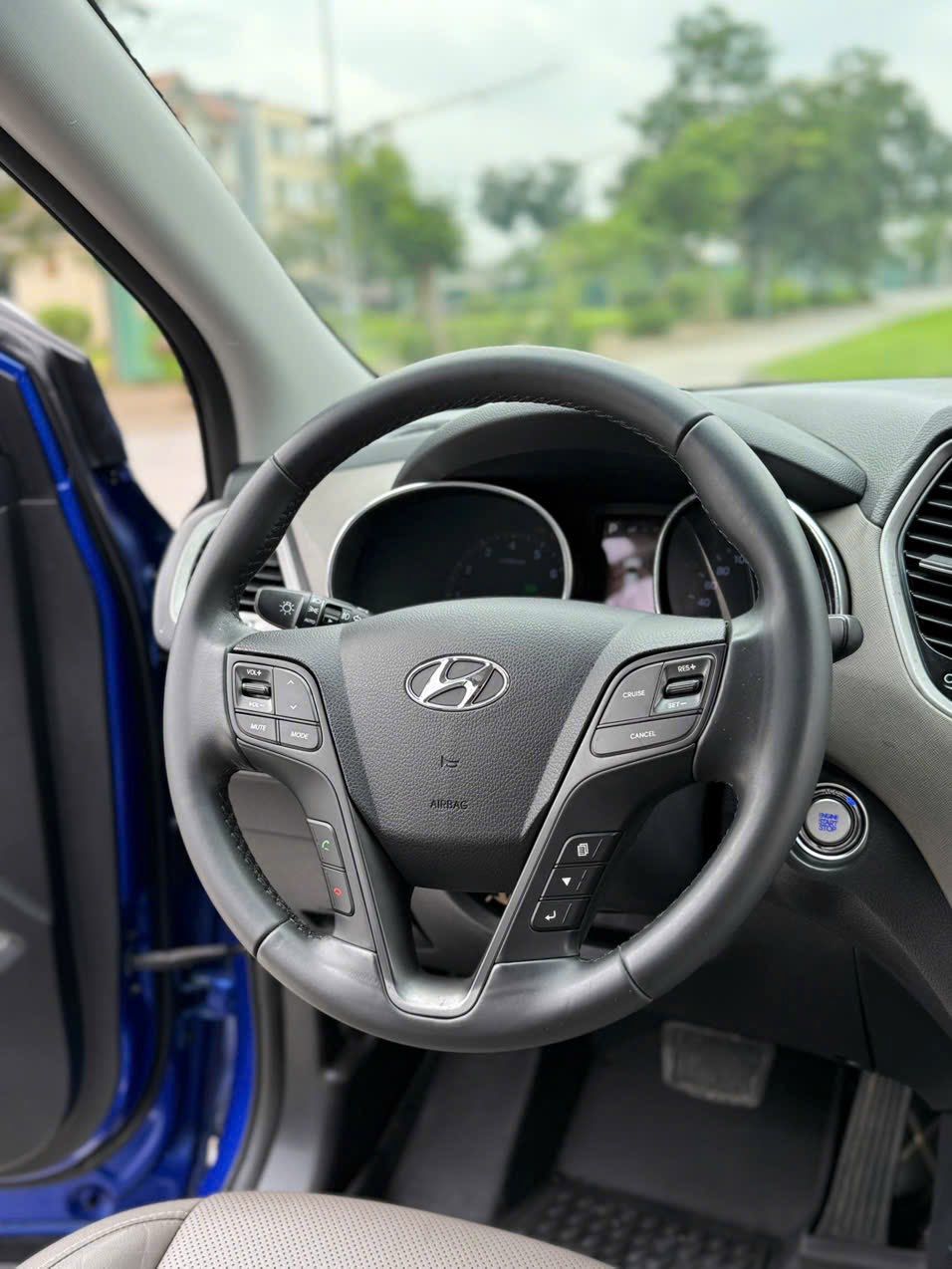 Hình ảnh xe HYUNDAI SANTA FE 2.4AT 2017 - 72.000KM