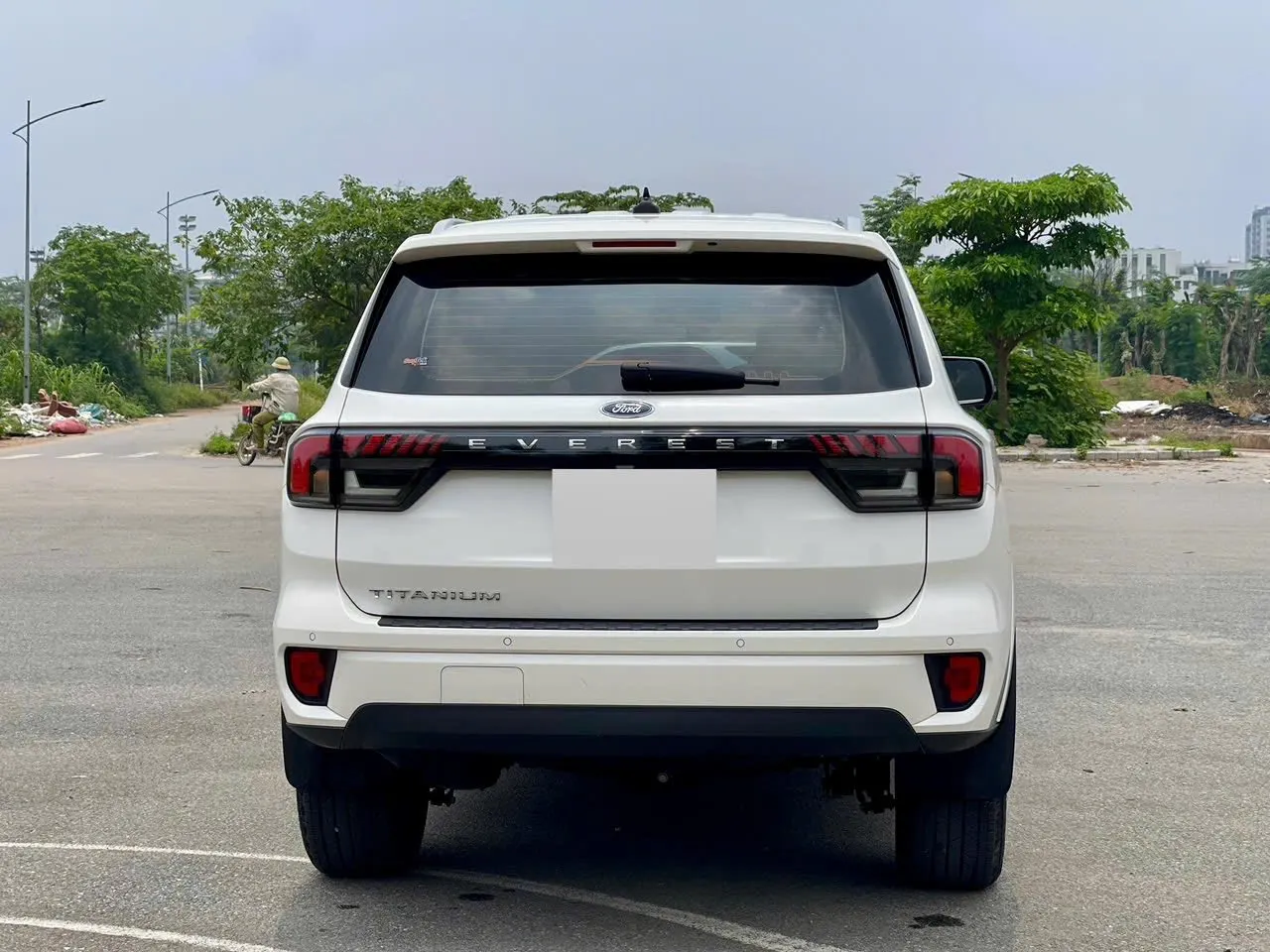 Hình ảnh xe FORD EVEREST TITANIUM 2.0L 4X2 AT 2023 - 25.000KM