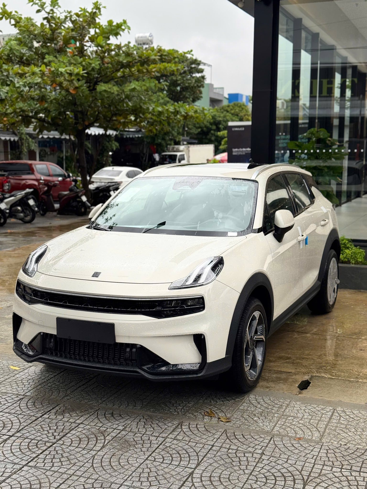 Hình ảnh xe Lynk & Co 06 Hyper pro - Động cơ 1.5 Turbo với 17 tính năng hỗ trợ lái nâng cao