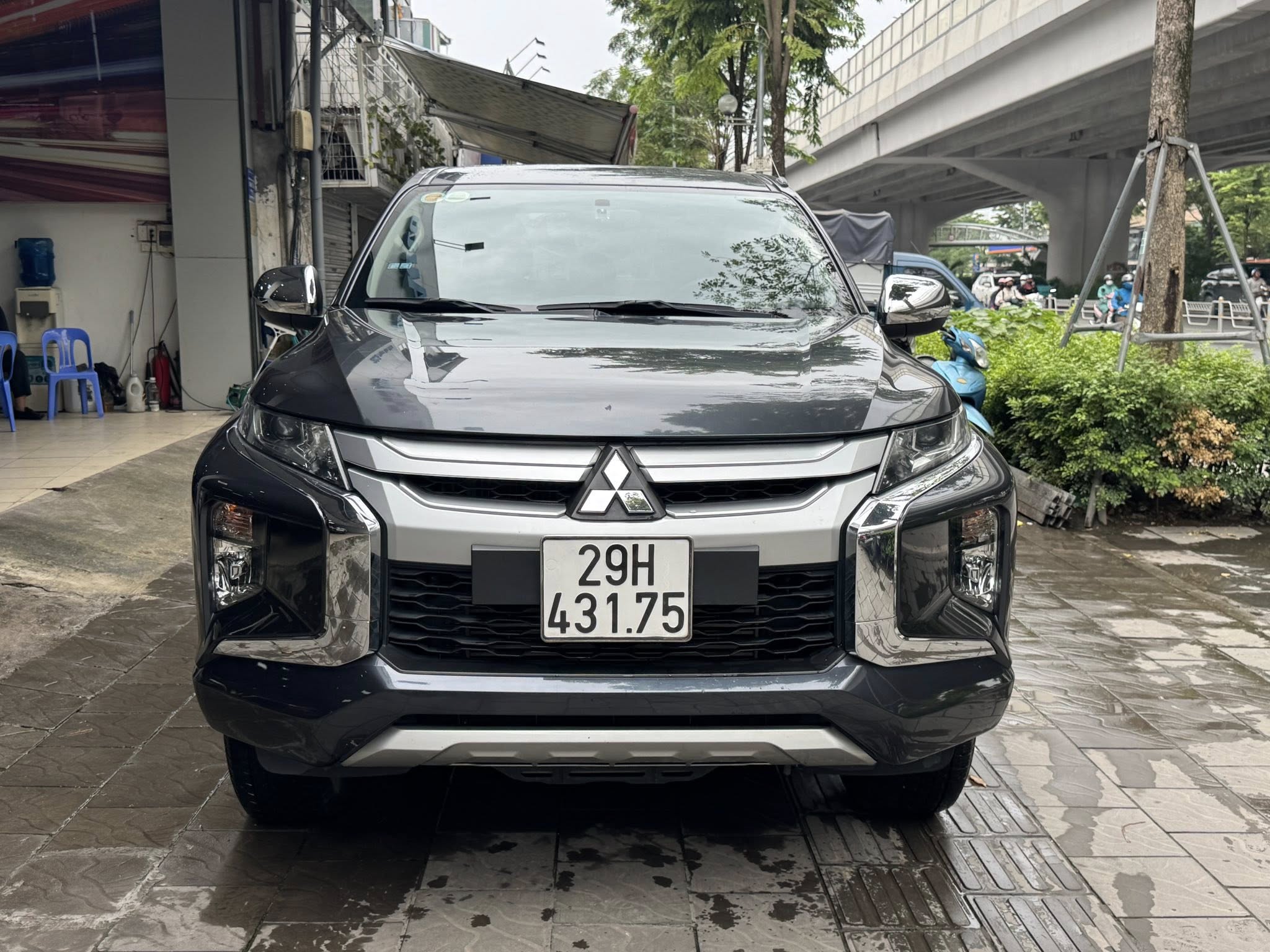 Hình ảnh xe MITSUBISH TRITON 4x2AT mivec 1 cầu máy dầu