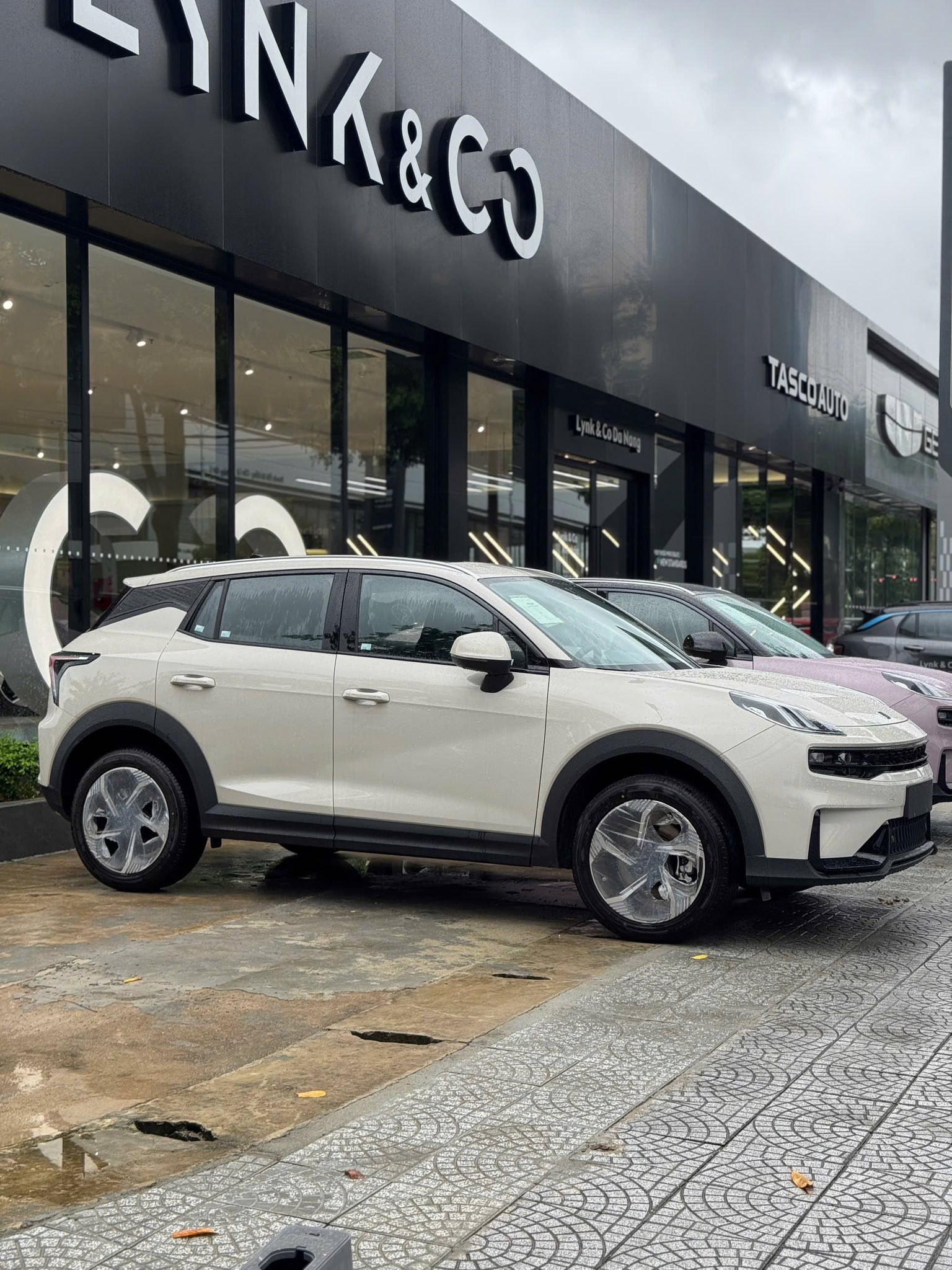 Hình ảnh xe Lynk & Co 06 Hyper pro - Động cơ 1.5 Turbo với 17 tính năng hỗ trợ lái nâng cao