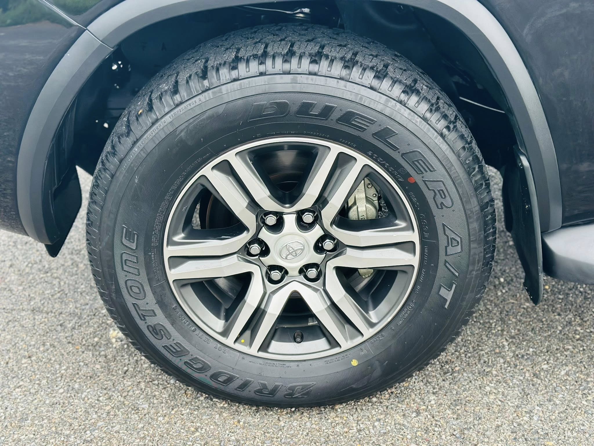 Hình ảnh xe Toyota Fortuner 2.7 4x2 AT sx 2017 máy xăng 1 cầu