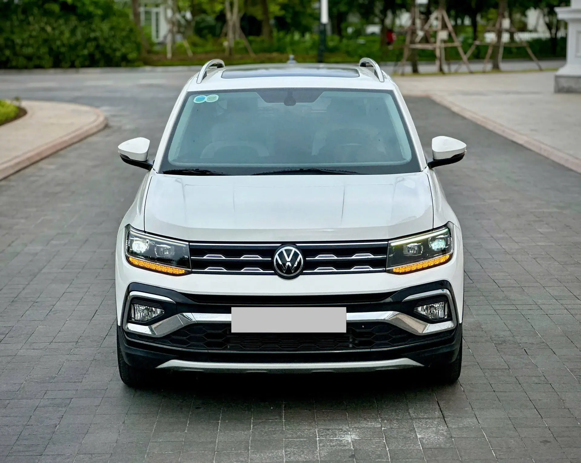 Hình ảnh xe VOLKSWAGEN T-CROSS LUXURY 2023 - 5.000KM