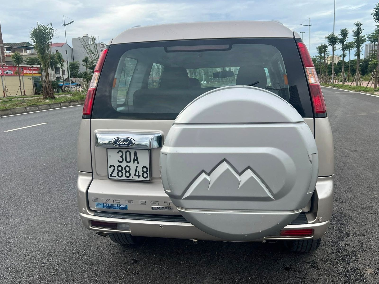 Hình ảnh xe Ford Everest 2.5L 4x2 AT 2014