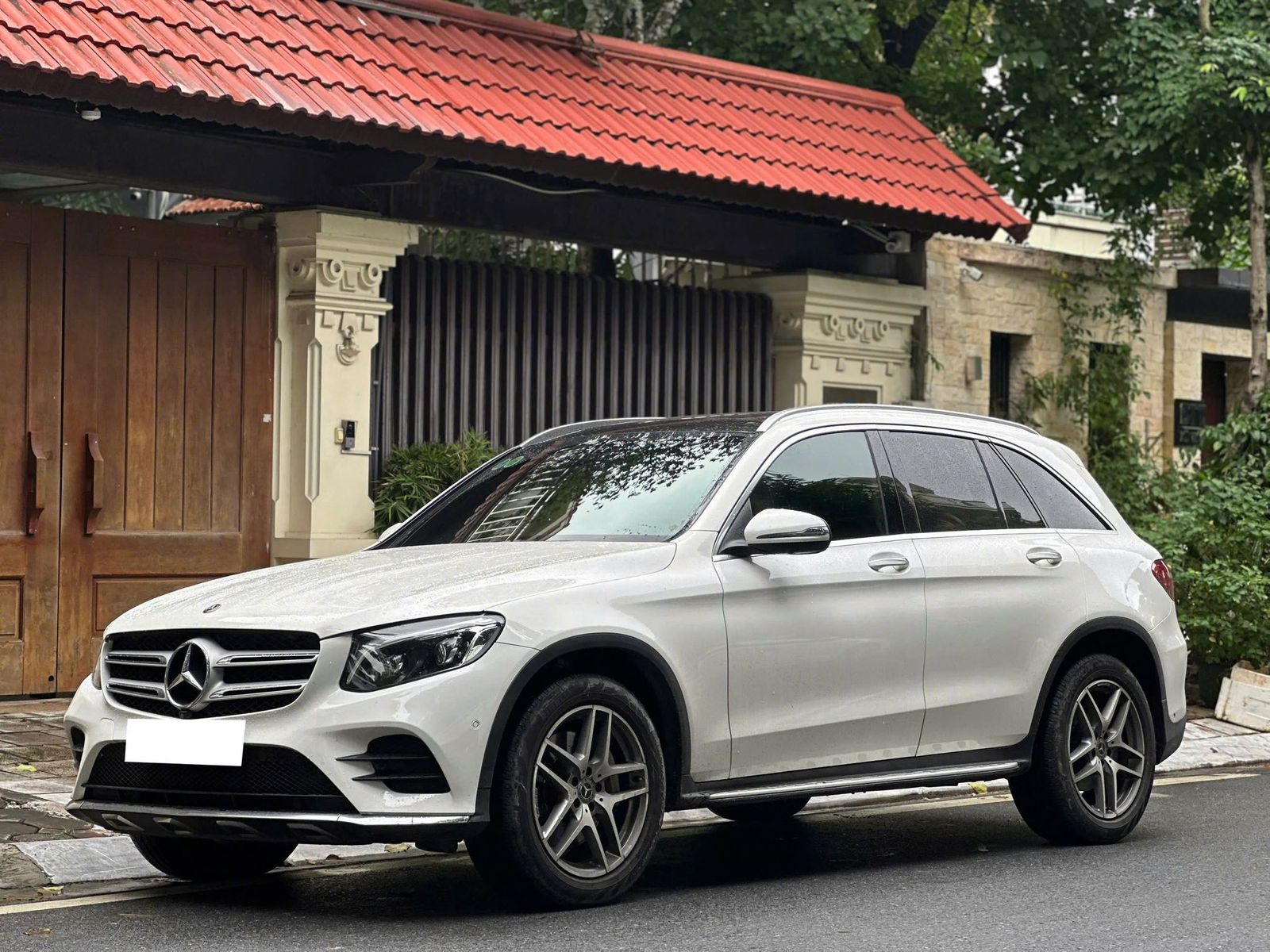 Hình ảnh xe MERCEDES-BENZ GLC 300 4MATIC 2018 - 110.000KM