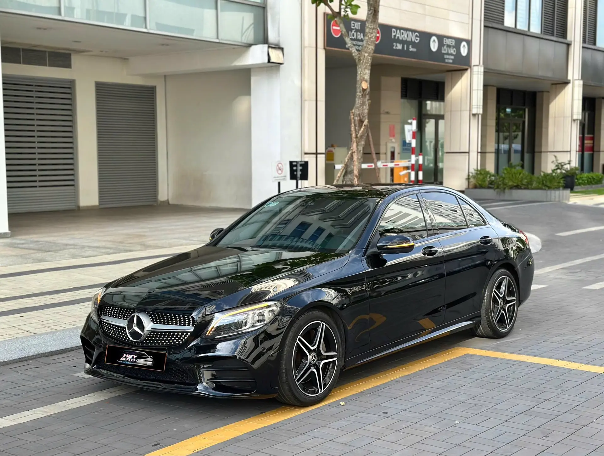 Hình ảnh xe C300 AMG sx 2019 , model 2020 màu Xanh , nội thất đen