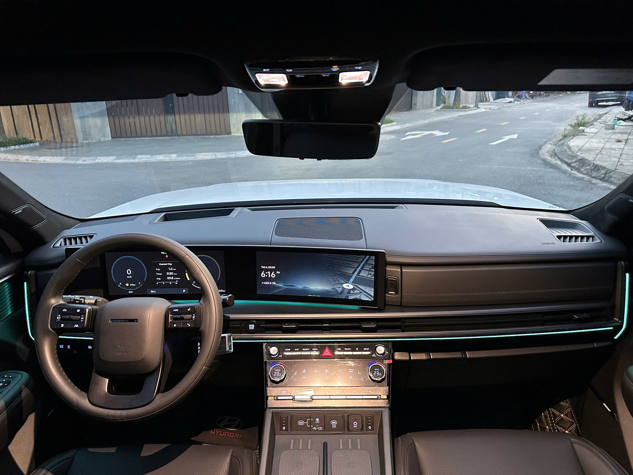 Hình ảnh xe HYUNDAI SANTA FE CALLIGRAPHY 2.5L TURBO HTRAC 2024 - 10.000KM