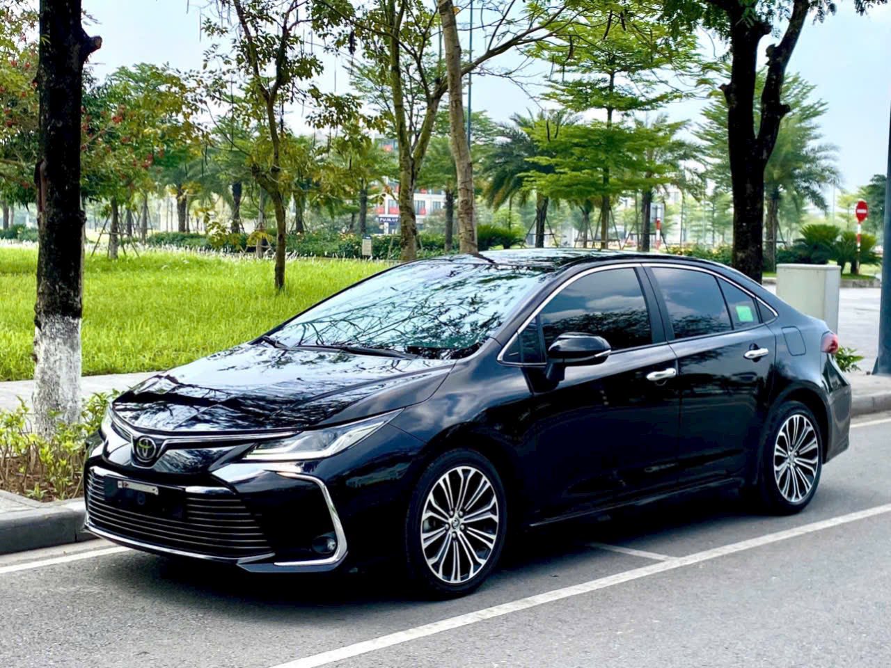Hình ảnh xe TOYOTA COROLLA ALTIS 1.8V- CVT 2023 - 28.000KM
