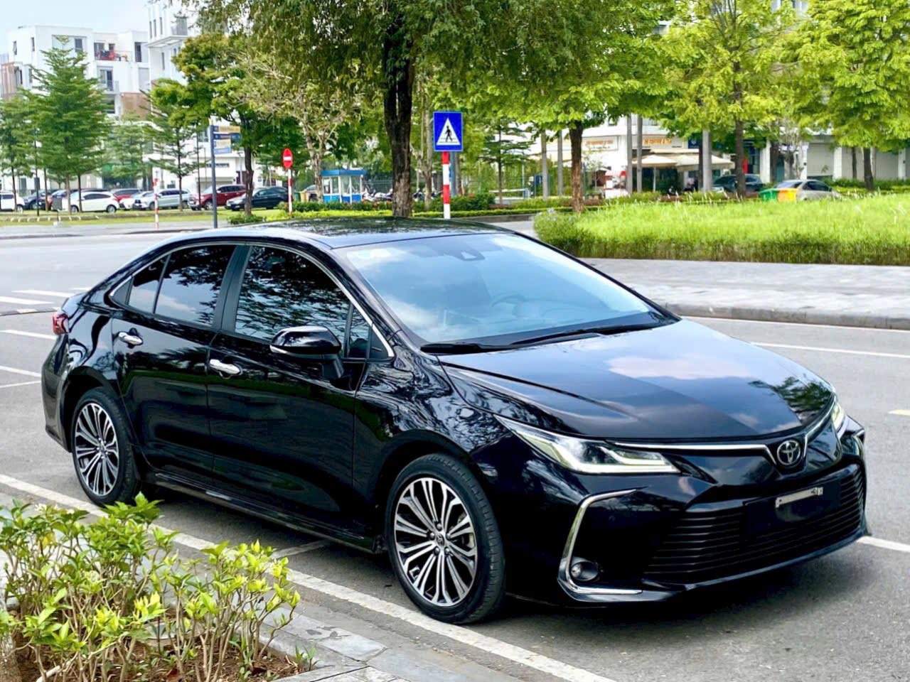 Hình ảnh xe TOYOTA COROLLA ALTIS 1.8V- CVT 2023 - 28.000KM