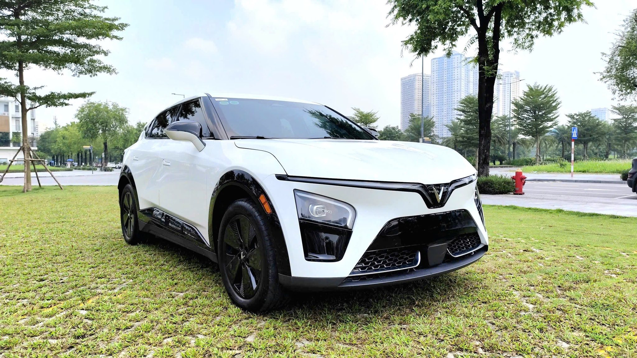 Hình ảnh xe VINFAST VF7 ECO 2025 - 6.000KM