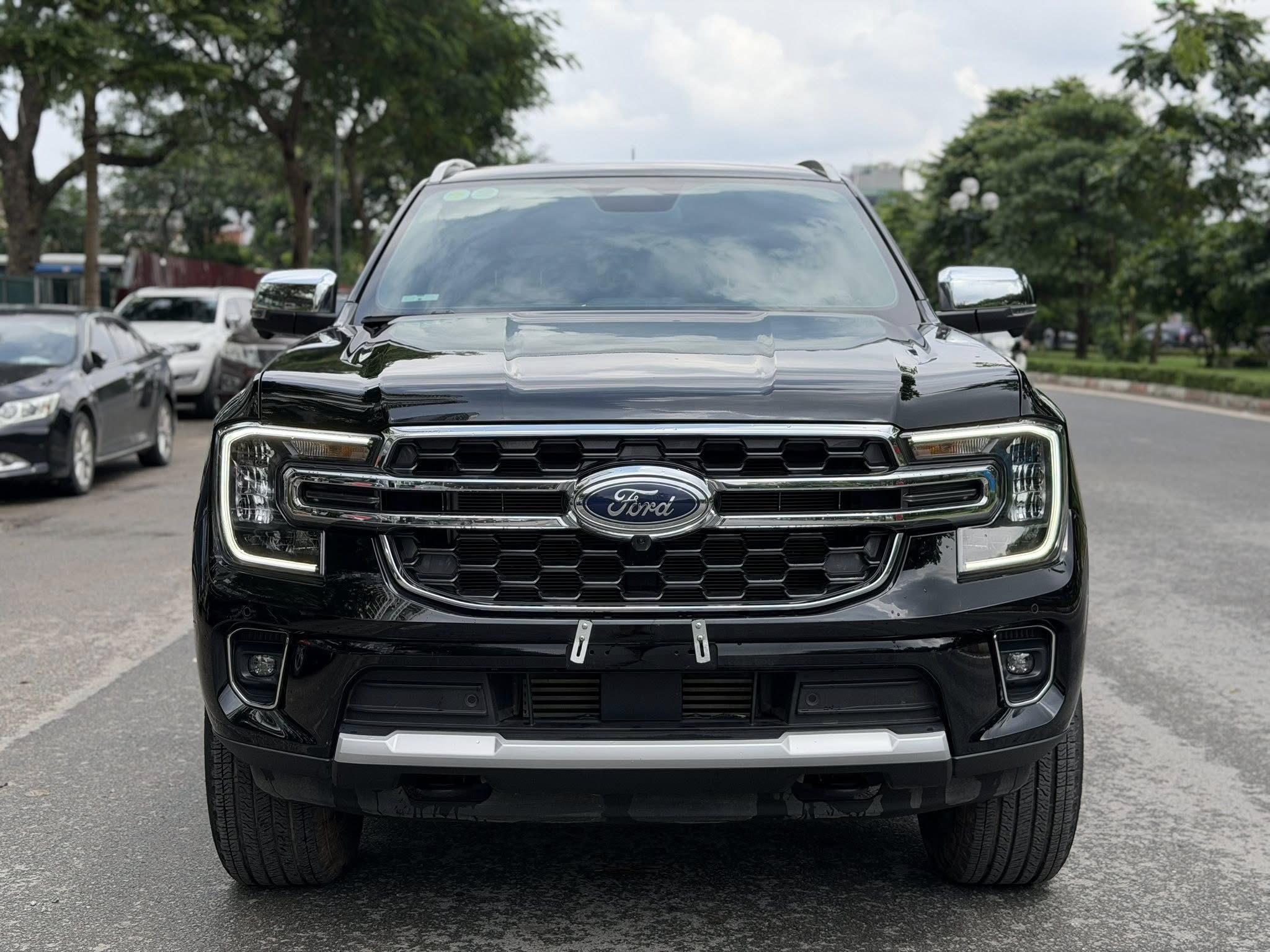 Hình ảnh xe FORD EVEREST 2.0 4X2 TITANIUM 2025 - 10.000KM