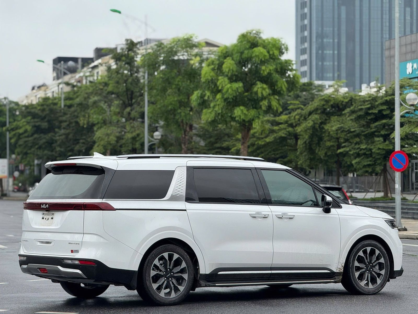 Hình ảnh xe KIA CARNIVAL 2.2D SIGNATURE 2024 - 39.000KM