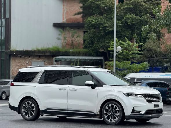 Hình ảnh xe KIA CARNIVAL 2.2D SIGNATURE 2024 - 39.000KM