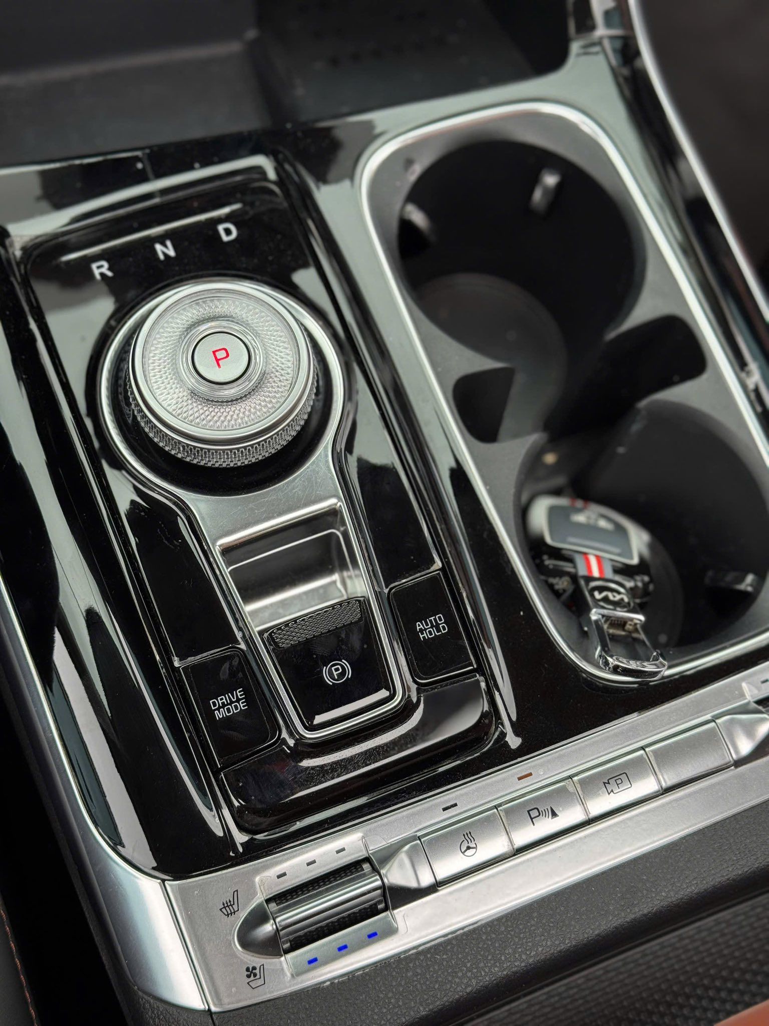 Hình ảnh xe KIA CARNIVAL 2.2D SIGNATURE 2024 - 39.000KM
