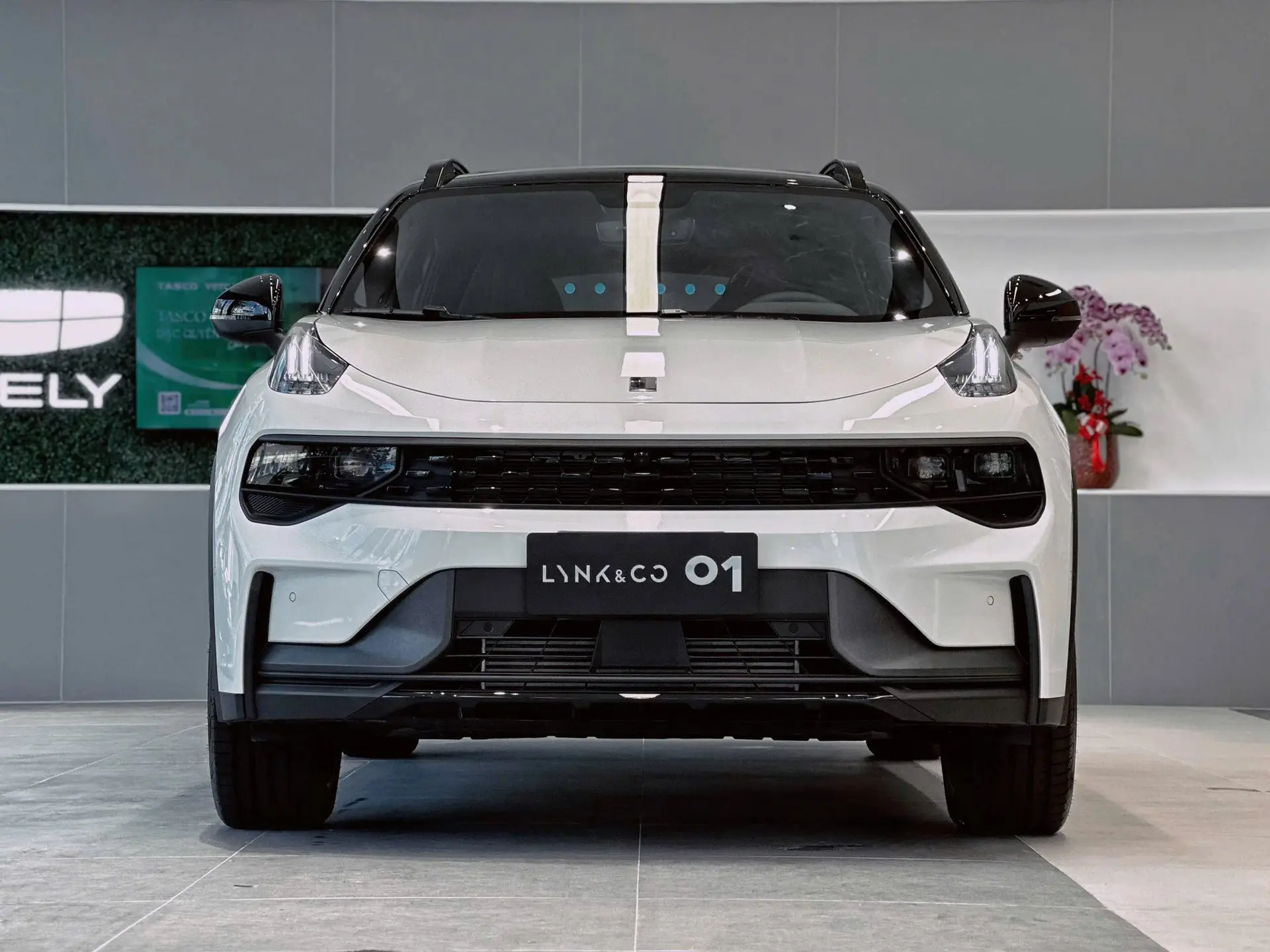 Hình ảnh xe LYNK & CO 01 - ĐỘNG CƠ 2.0 TURBO VỚI 215 MÃ LỰC