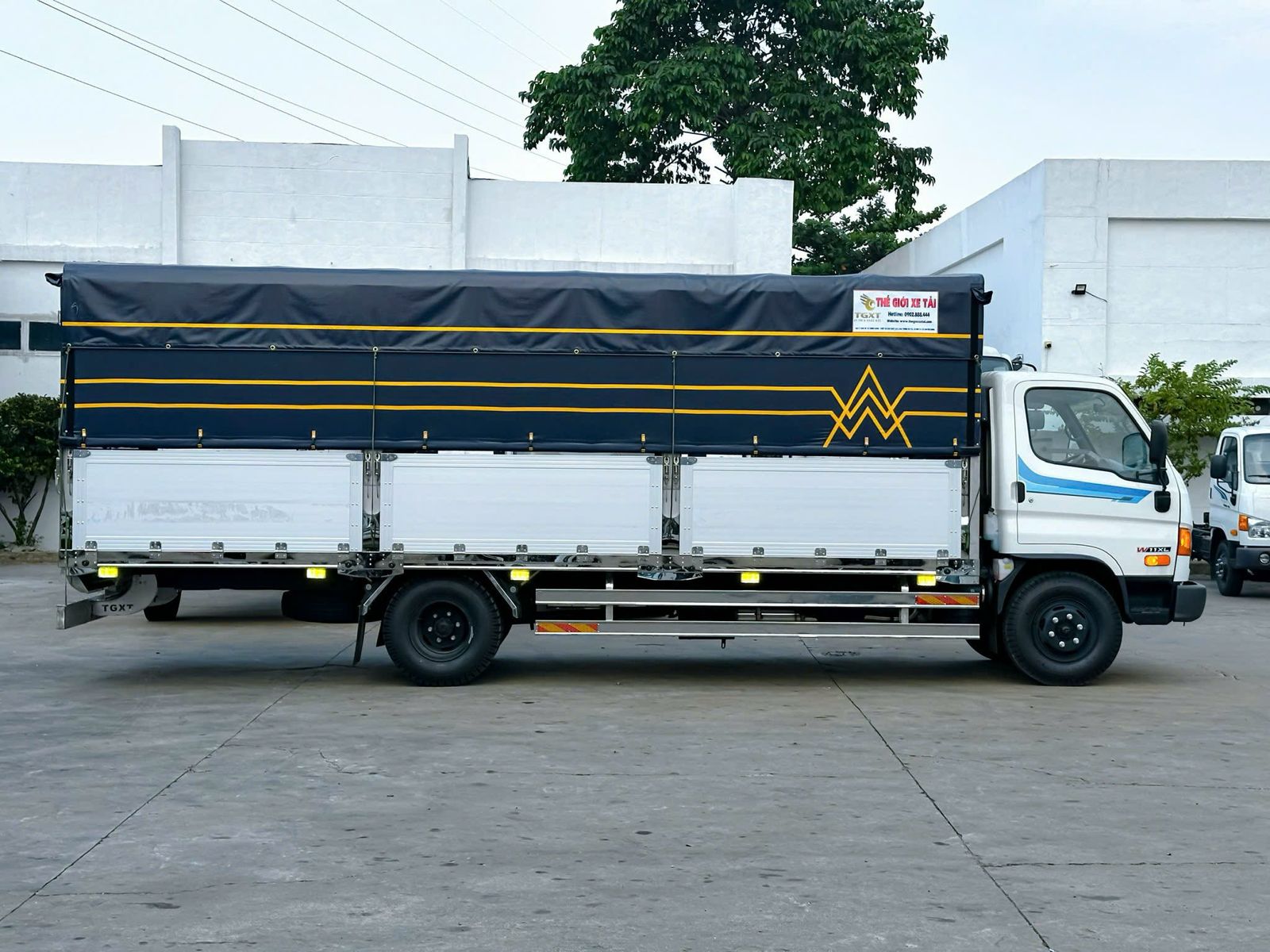 Hình ảnh xe HYUNDAI W11XL THÙNG BẠT BỬNG NHÔM