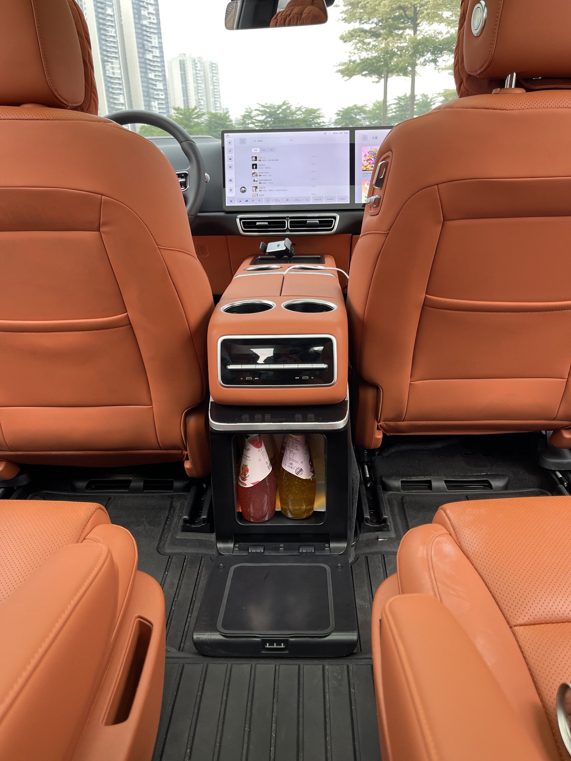 Hình ảnh xe Sword Y - Tủ lạnh ô tô thông minh cao cấp