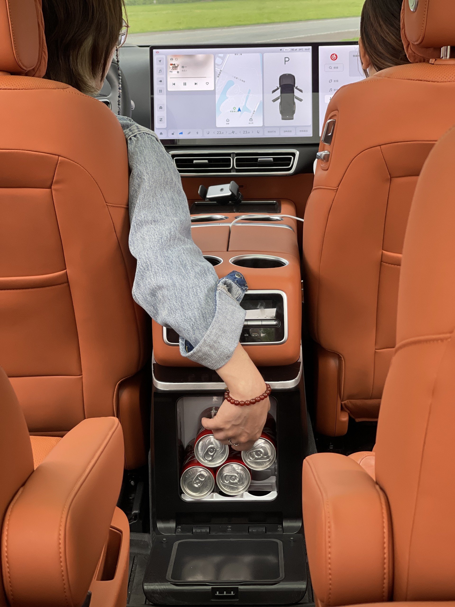 Hình ảnh xe Sword Y - Tủ lạnh ô tô thông minh cao cấp