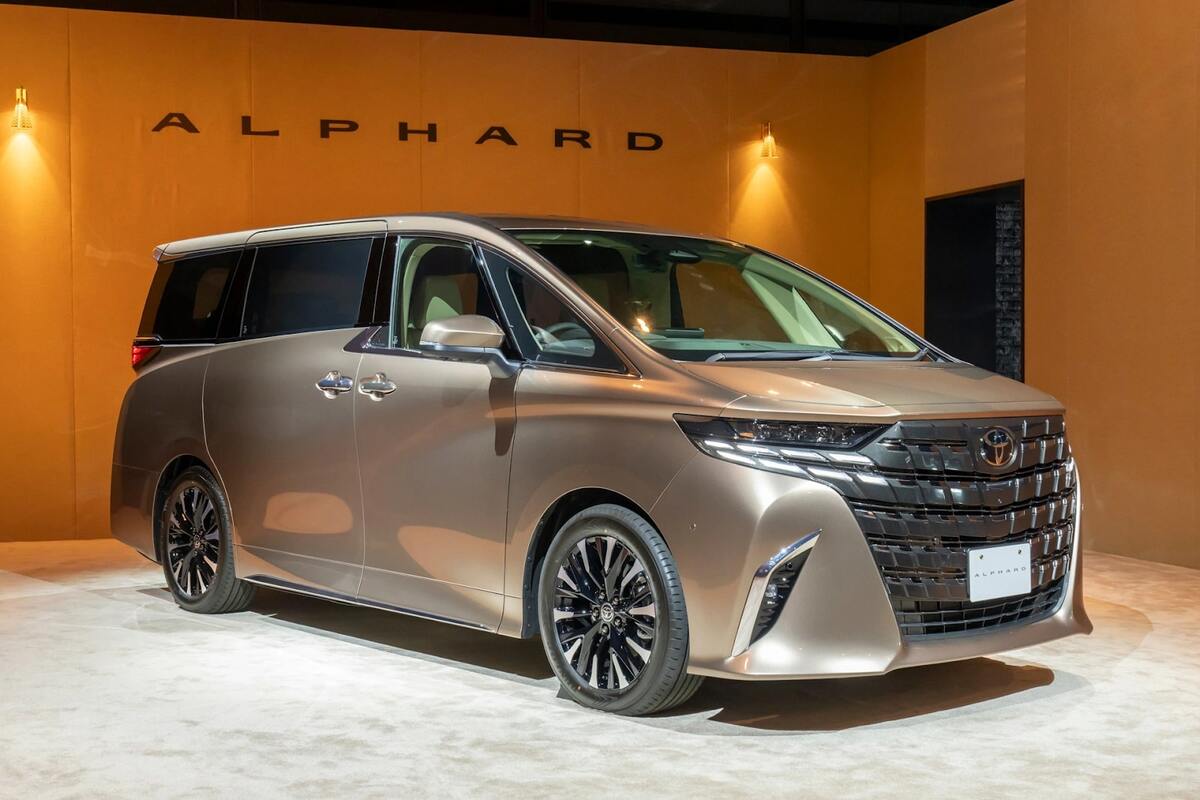 Alphard bản xăng giá bán rẻ hơn nhưng bản Hybrid tiết kiệm nhiên liệu hơn