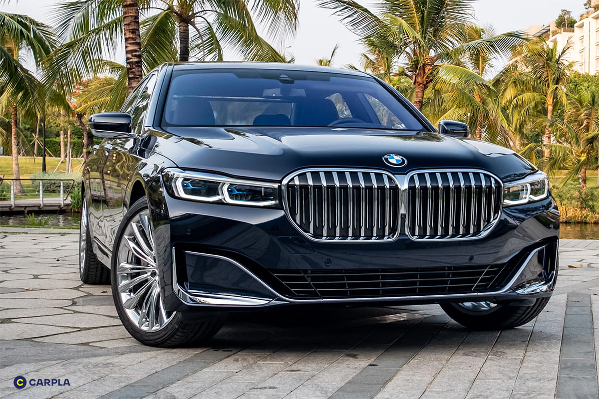 BMW 730Li đi kèm với một loạt các hệ thống an toàn tiên tiến