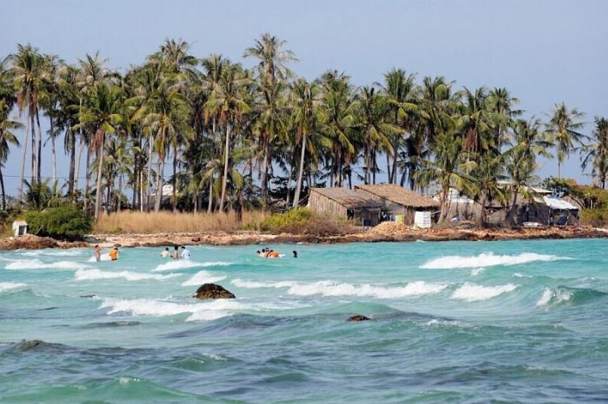 Bãi Cây Mến (Hòn Lớn)