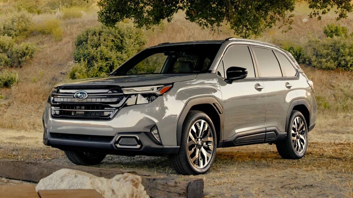 Bảng giá xe Forester dao động trên dưới 1 tỷ đồng tùy vào từng phiên bản