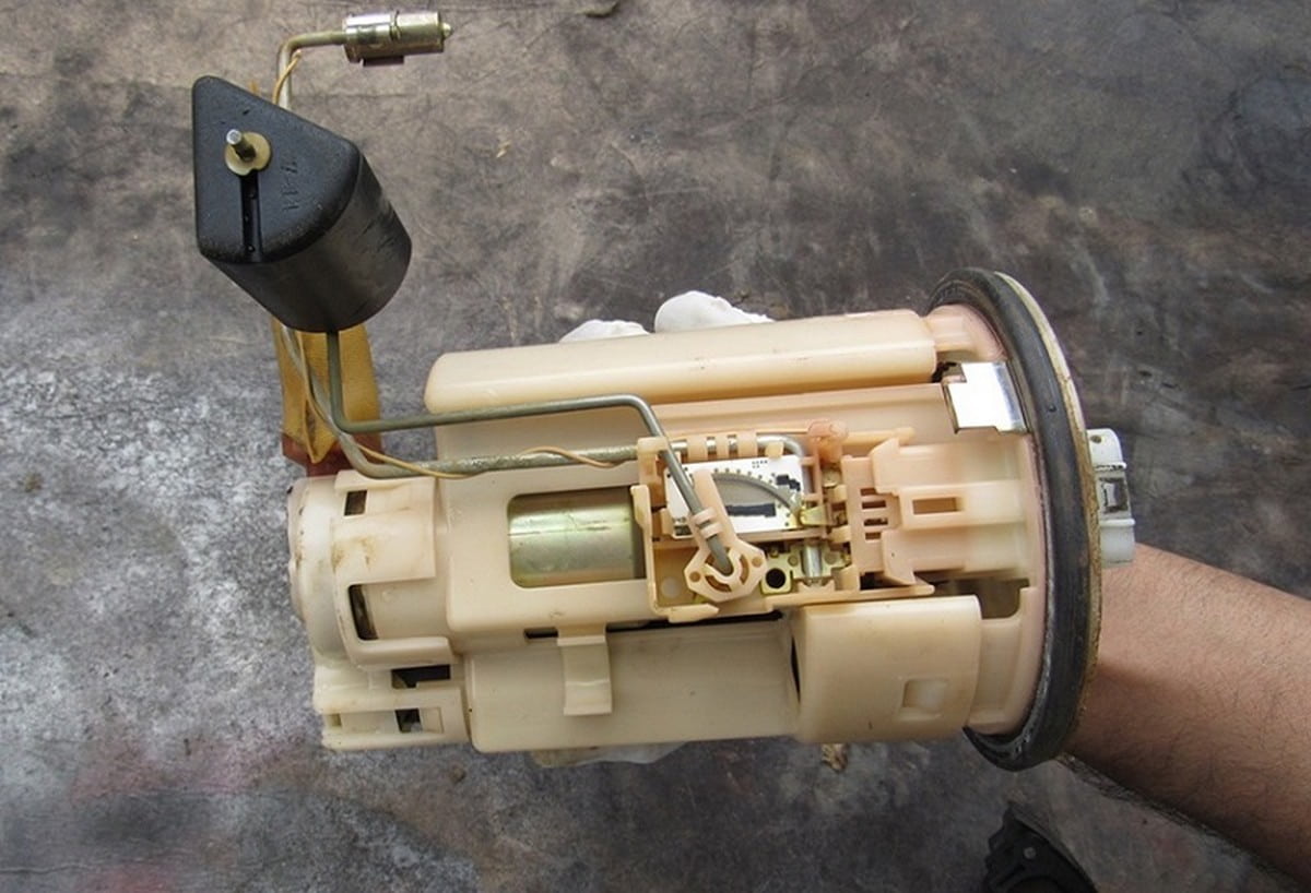 Bơm xăng ô tô là gì?