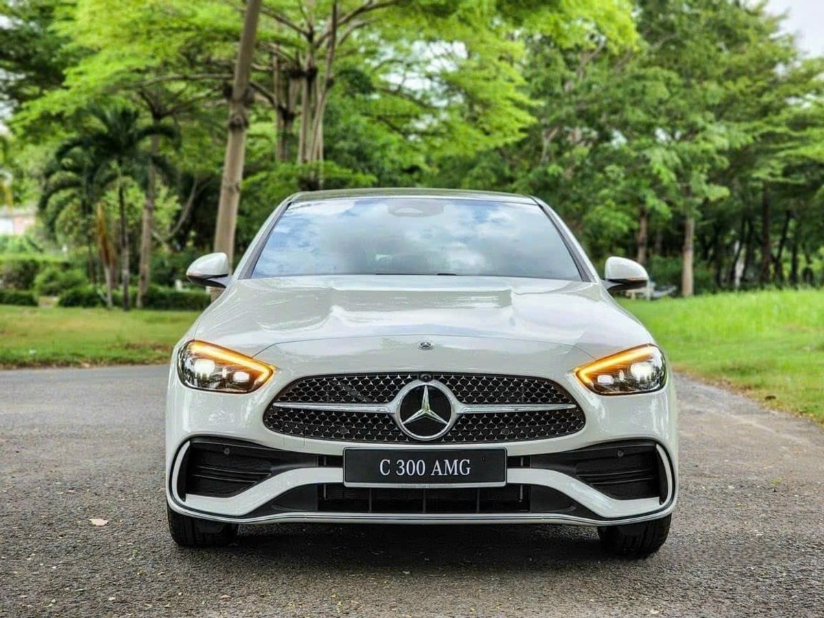 C300 có thiết kế đầu xe mạnh mẽ, năng động