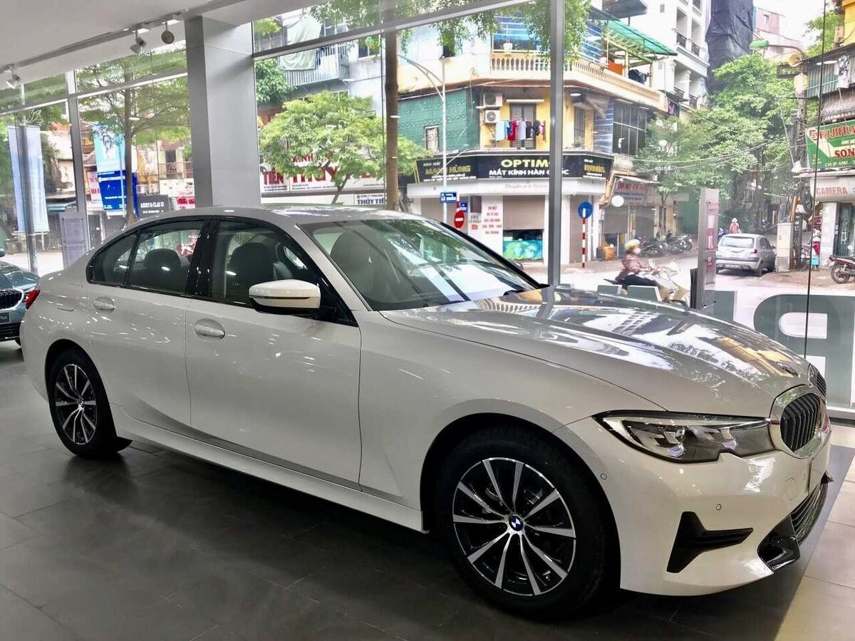 Cả hai phiên bản xe BMW 320i đều là sự lựa chọn tốt cho khách hàng