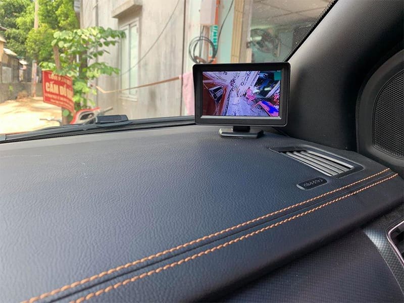 Camera cập lề