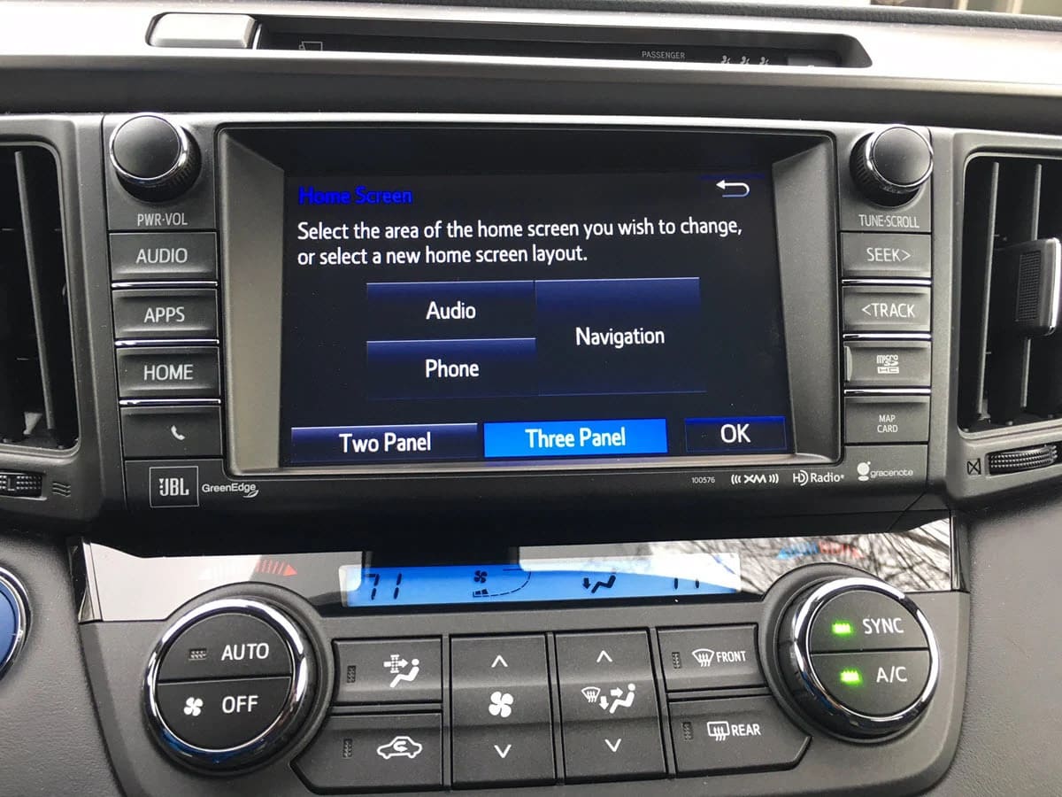 Các tính năng tiện ích trên RAV4 2018