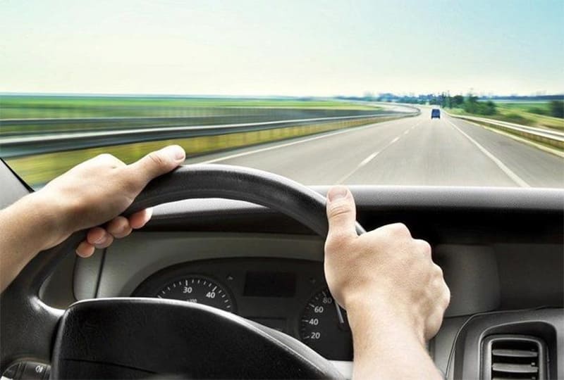 Cách căn đường khi lái xe ô tô chạy thẳng