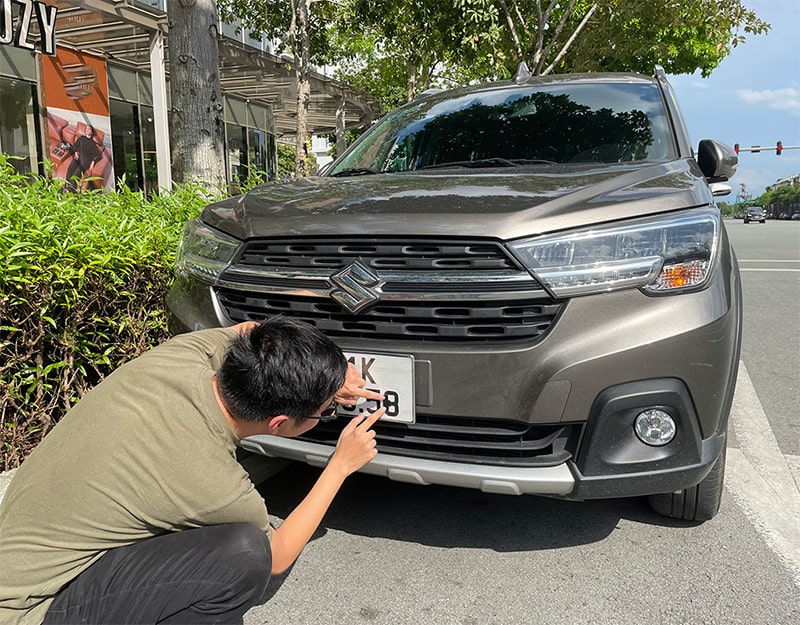 Cách lắp biển số xe ô tô với khung nhựa