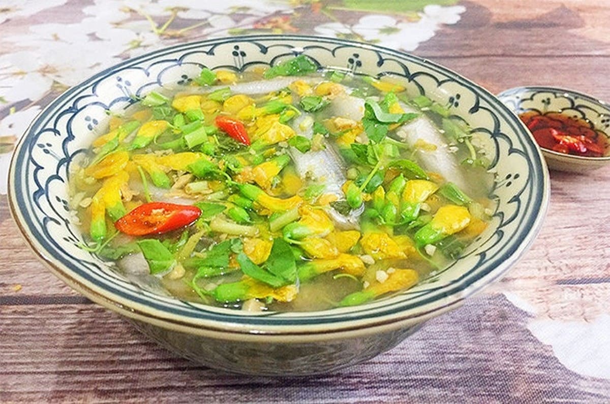 Canh chua cá linh bông điên điển