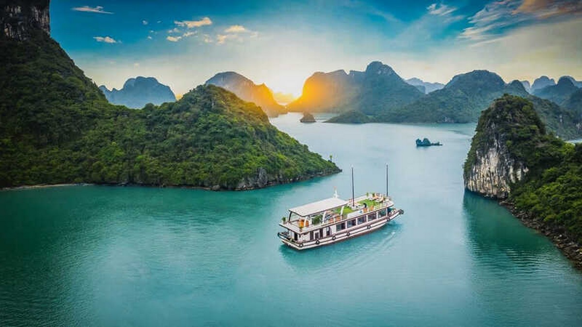 Cát Bà mang vẻ đẹp riêng qua từng mùa