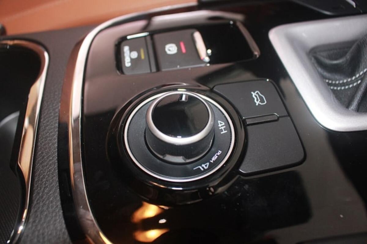 Chế độ gài cầu hiện đại có ở bản cao cấp Premium