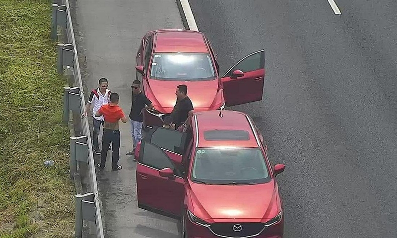 Chỉ được phép dừng đỗ xe ô tô trên đèo ở trường hợp khẩn cấp