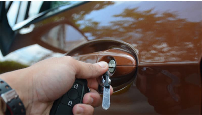 Chủ xe nên áp dụng 4 bước này khi chìa khóa thông minh hết pin