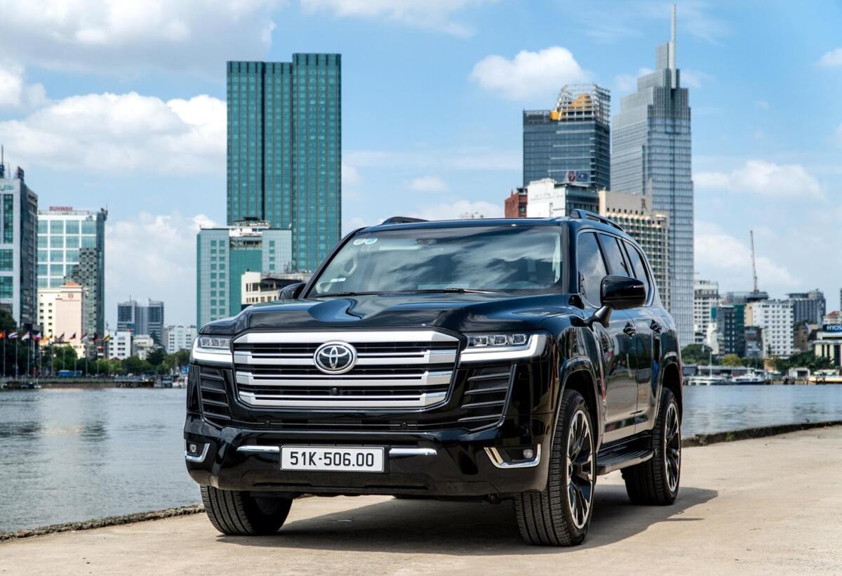 Chính sách bán hàng xe Land Cruiser