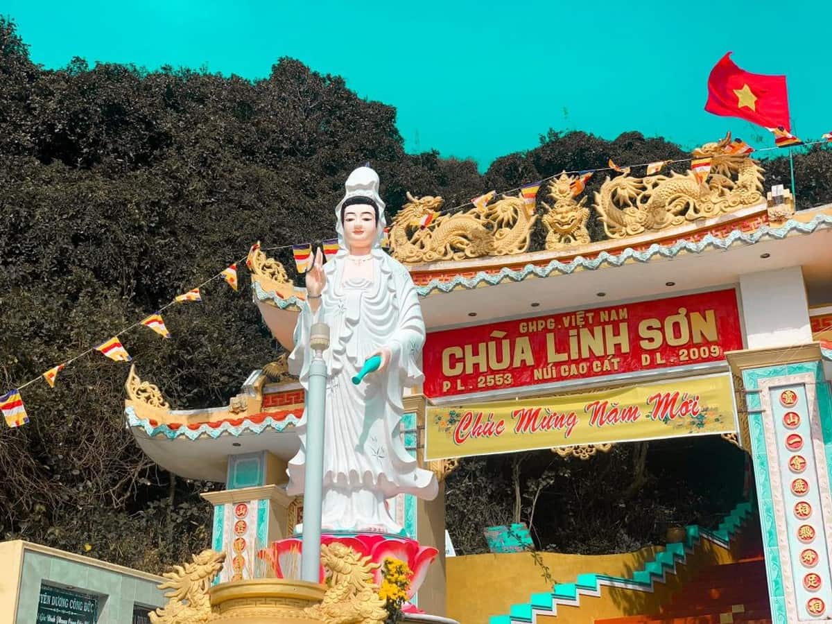 Chùa Linh Sơn – Núi Cao Cát