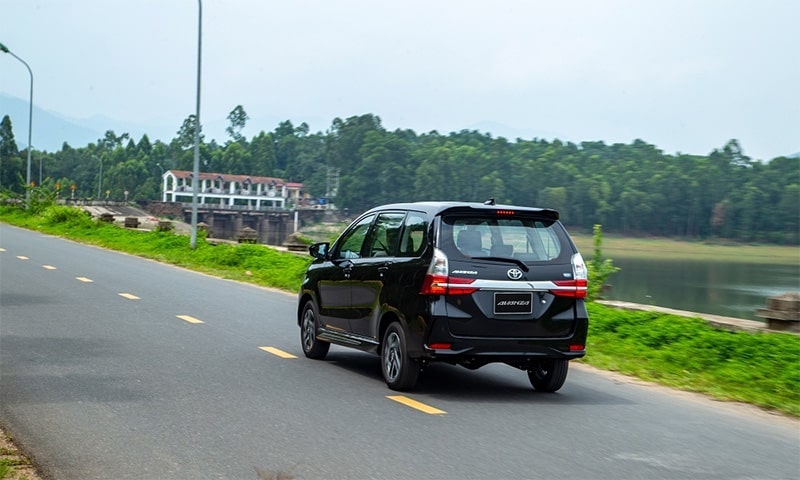 Đánh giá đuôi xe Toyota Avanz 2021