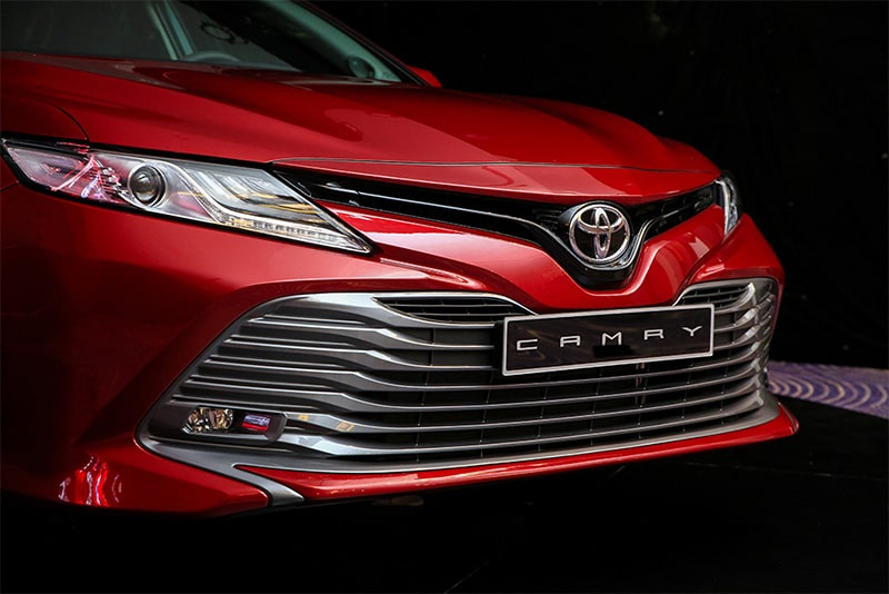 Đánh giá ngoại thất đầu xe Toyota Camry