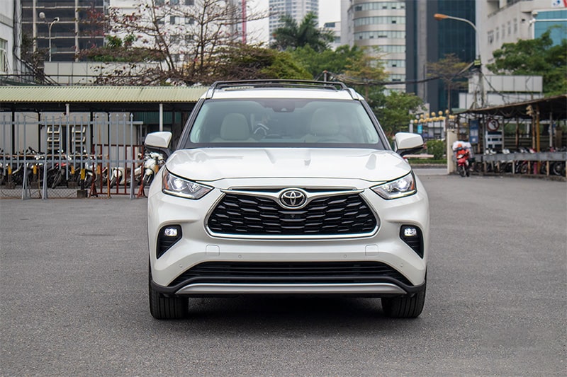 Đánh giá ngoại thất đầu xe Toyota Highlander 2021