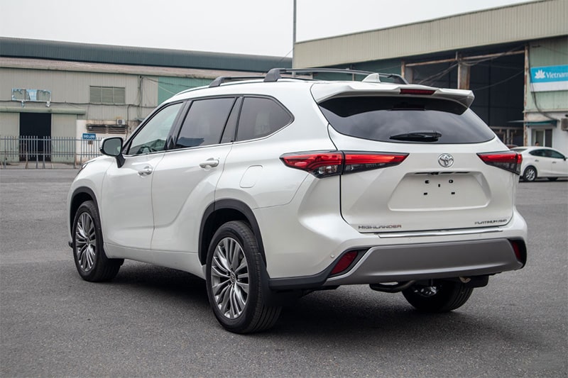 Đánh giá ngoại thất đuôi xe Toyota Highlander 2021