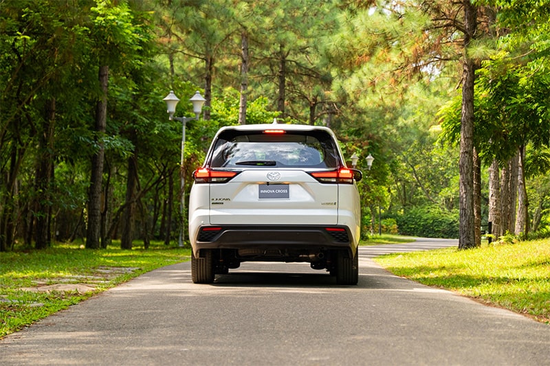 Đánh giá ngoại thất đuôi xe Toyota Innova Cross 2023